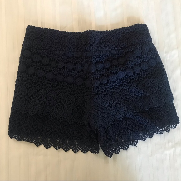 A crochet short, navy blue or white like brand new - Picture 2 of 4
